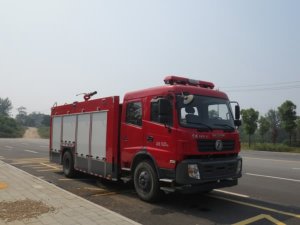 东风153型泡沫消防车