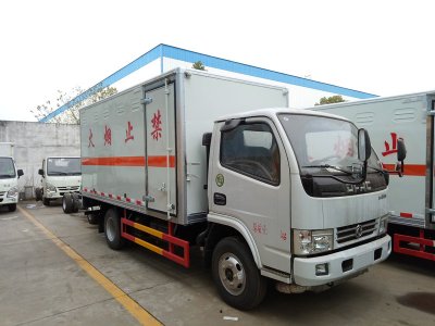 多利卡4.1米蓝牌液体厢式车
