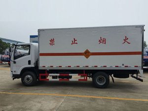 陕汽5米13.3吨爆破器材车