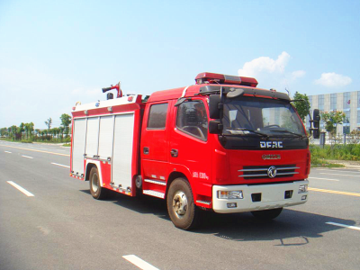 东风多利卡3-4吨水罐消防车