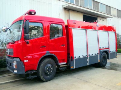 东风5-6吨水罐消防车（泡沫）