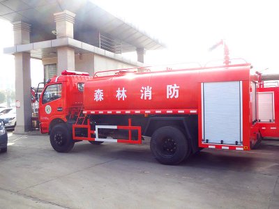 东风多利卡6-8吨消防洒水车