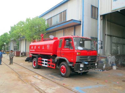 东风10-12吨森林消防车