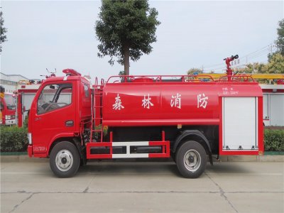 东风多利卡3-4吨消防洒水车